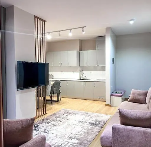 Elegant Rose City Center Oasis