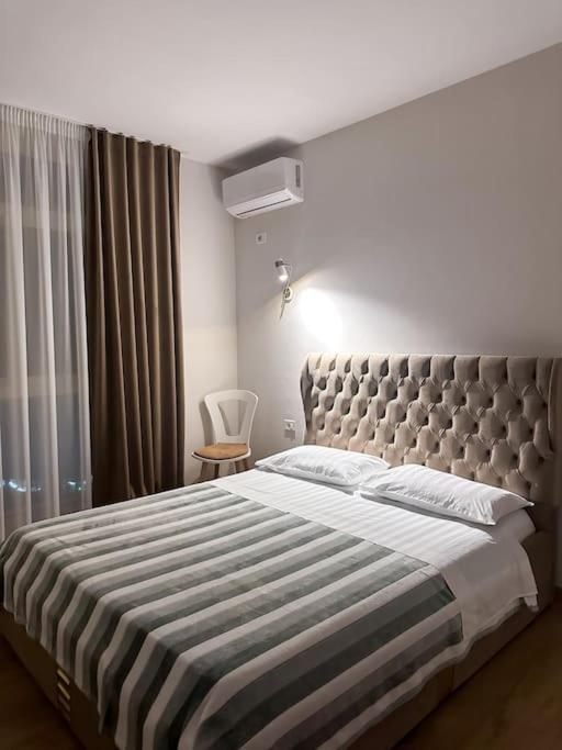 Elegant Rose Center Oasis * Tirana