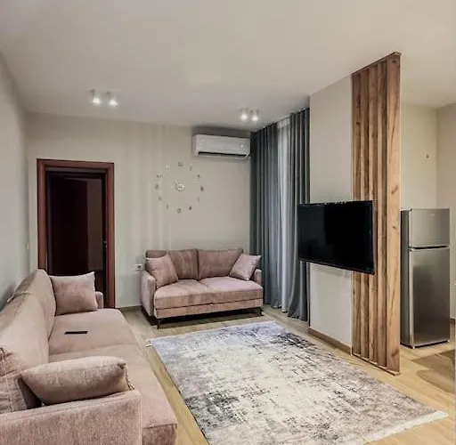 Elegant Rose City Center Oasis