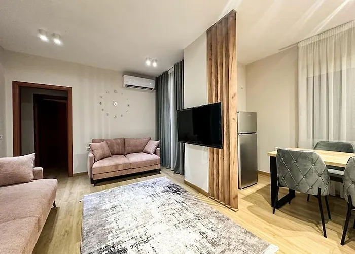 Elegant Rose City Center Oasis